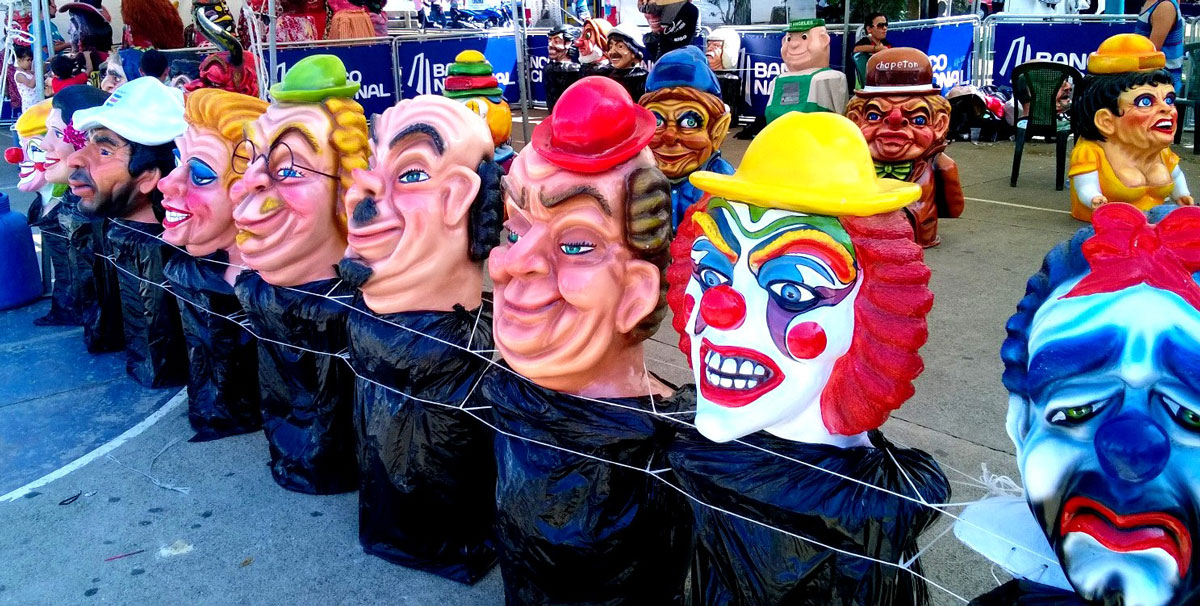 Exposición de mascaradas tradicionales llena de color y tradición la Biblioteca Nacional de Costa Rica.